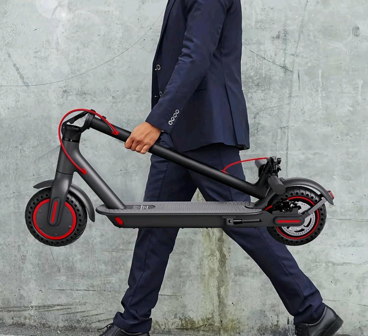 Patinete elétrico dobrado para transporte